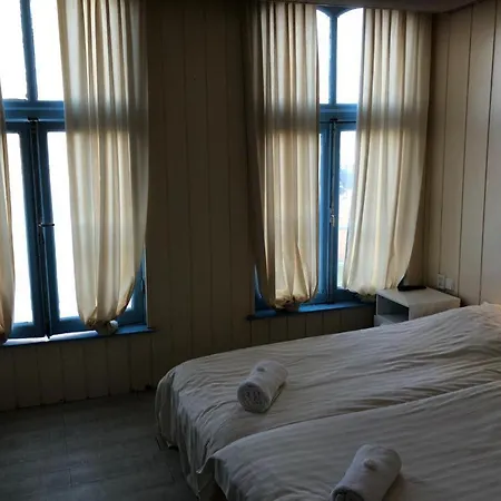 Hotel Empire *